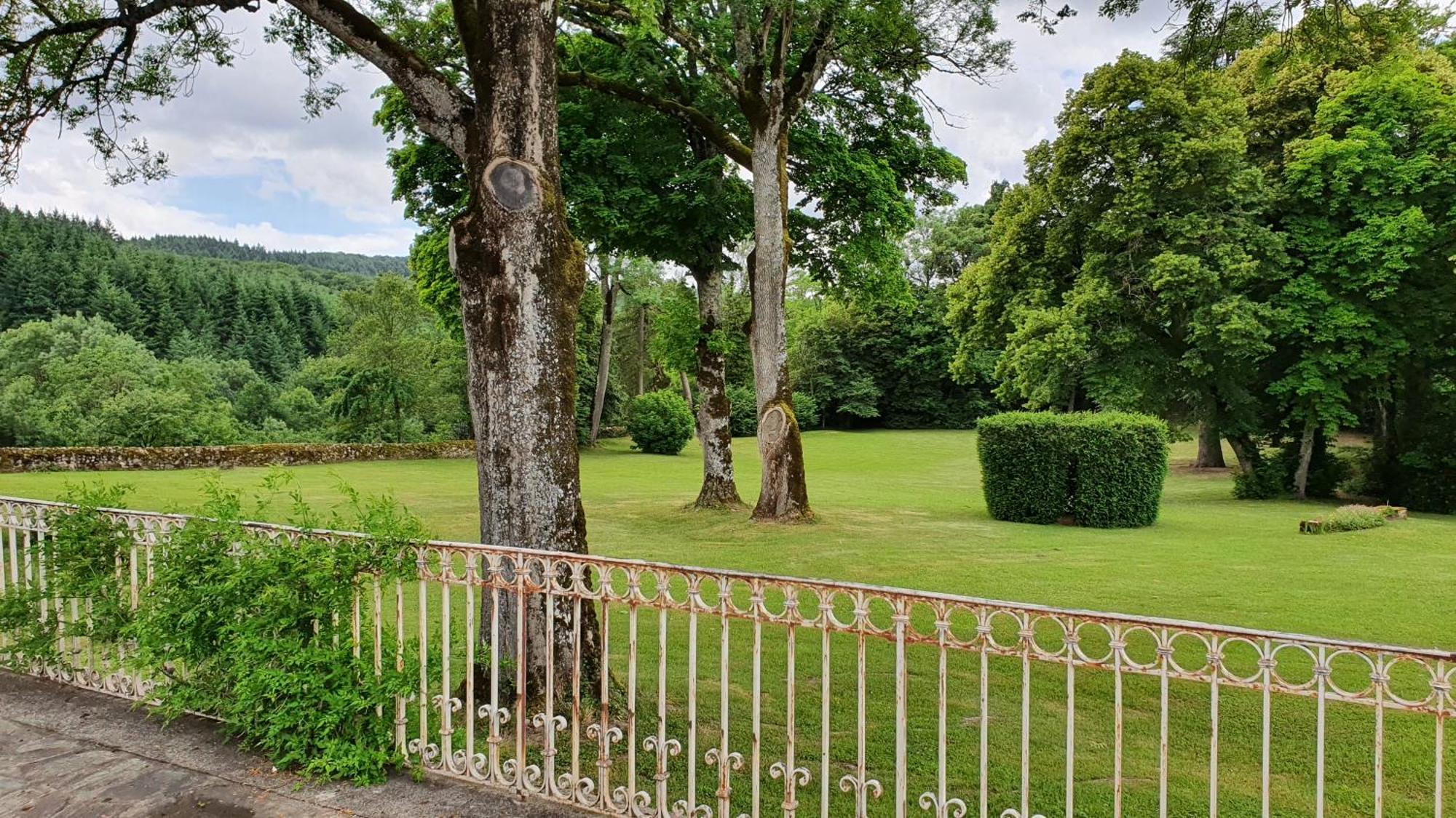 Bed and Breakfast Domaine De Montvianeix Saint-Victor-Montvianeix Exteriér fotografie